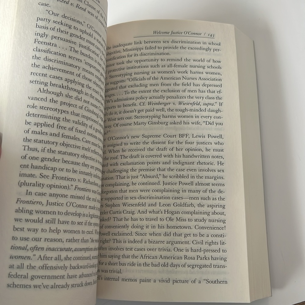 Paperback SISTERS IN LAW by Linda Hirshman about Ruth Bader and Sandra Day O - Picture 3 of 3